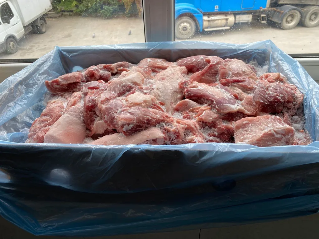 котлетное мясо свинины  80х20 в Шахтах